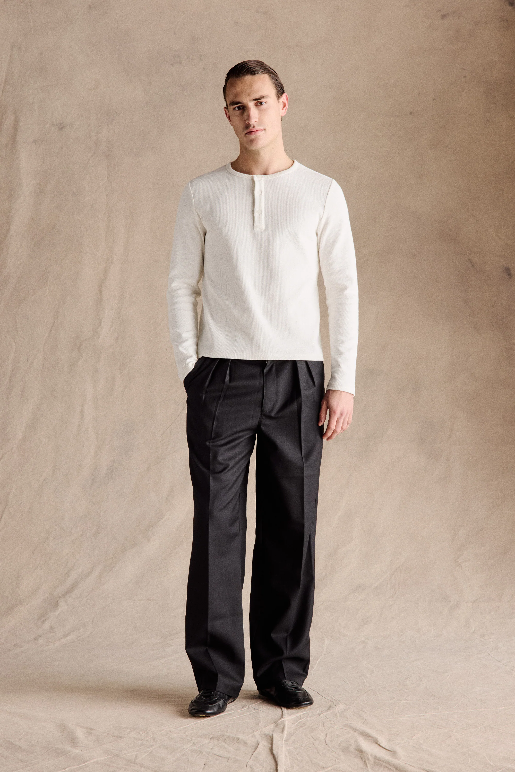 Manhattan Pleated Trousers | Black - Image 4
