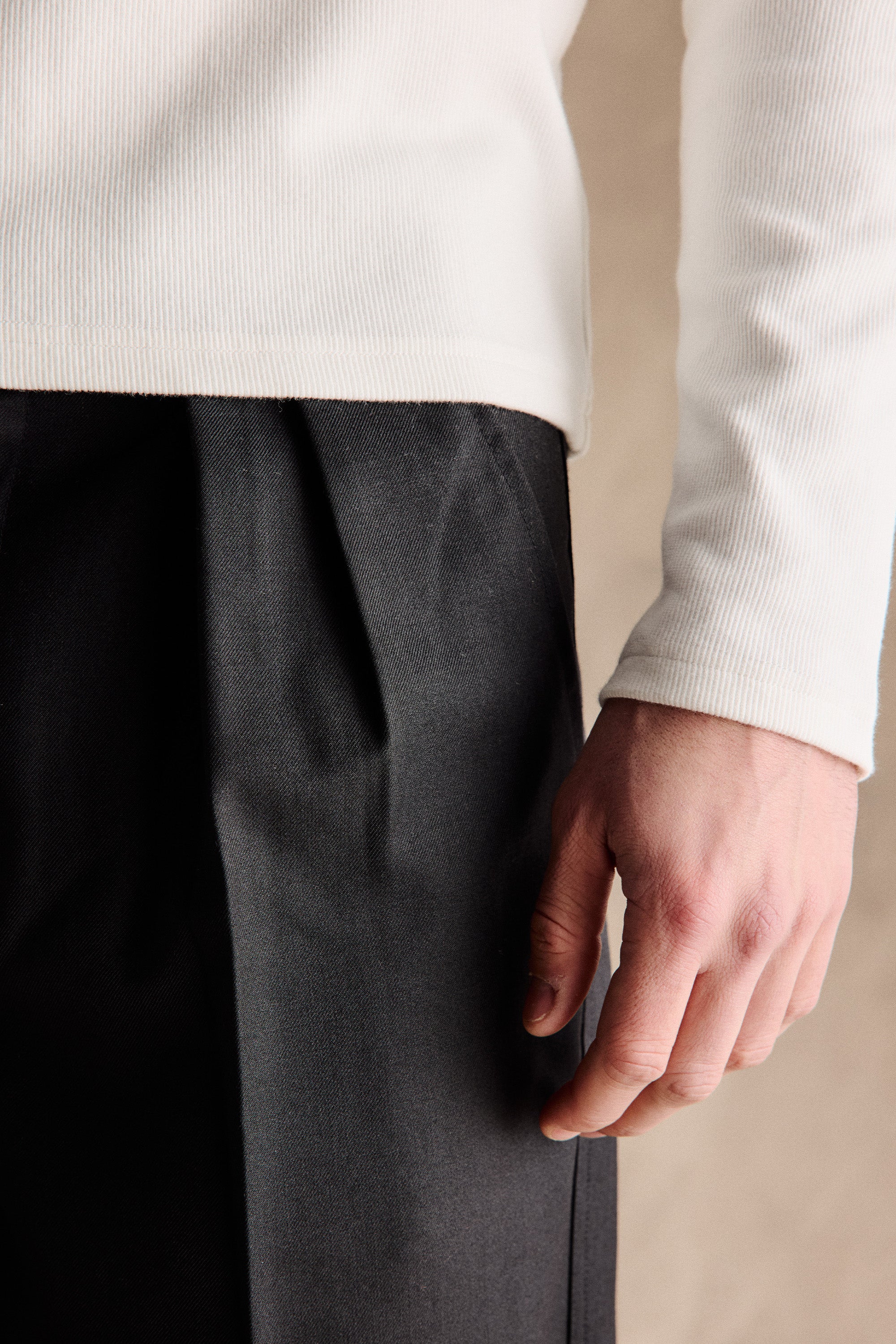 Manhattan Pleated Trousers | Black - Image 5